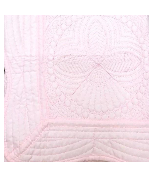 Scallop Edge Baby Quilt