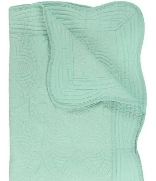 Scallop Edge Baby Quilt